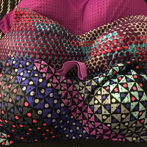 LOT of 12 Victoria’s Secret sports bras 32C - Picture 3 of 4